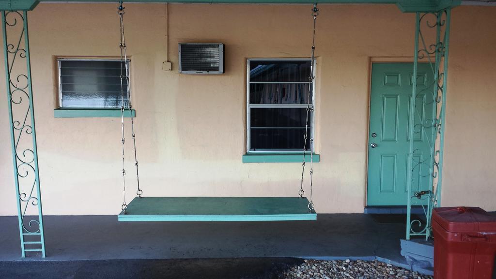 Campbell Motel Cocoa Bagian luar foto