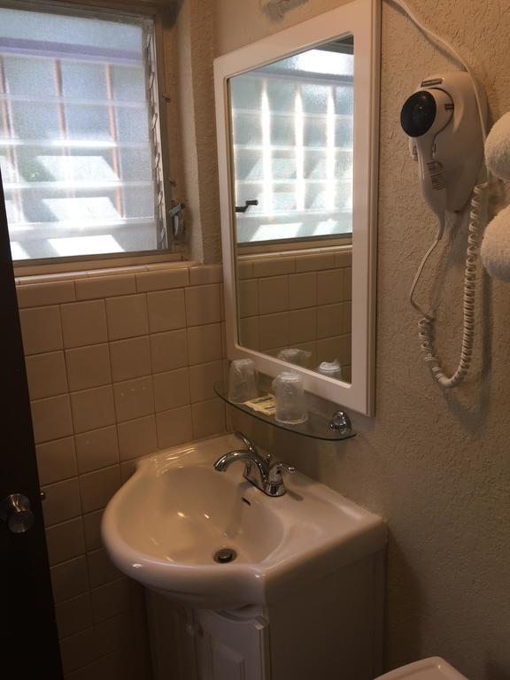 Campbell Motel Cocoa Bagian luar foto